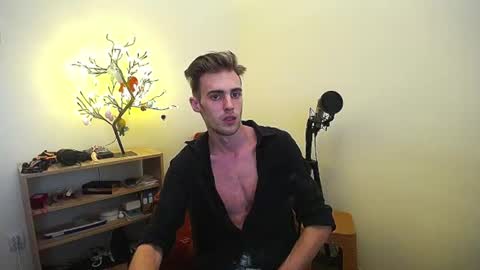 Snapshot of justinnordick chatting on 07.11.26 Hologram Guy online show from 07.11.26