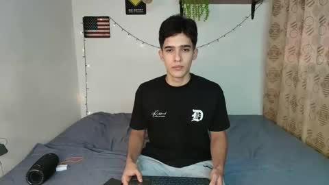 Snapshot of justinsinner1 chatting on 02.15.25 justinsinner1 online show from 02.15.25