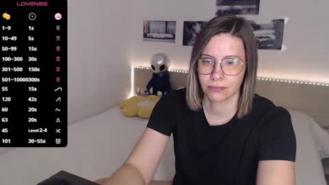 Julie online show from 03.04.25