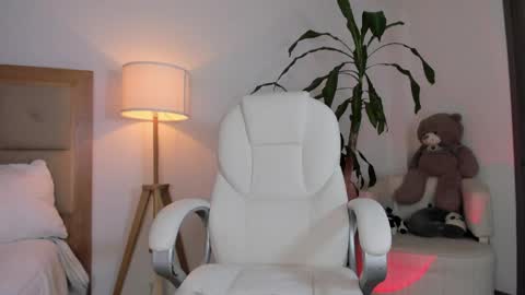 Snapshot of justmia__ chatting on 04.05.26 IG imbellamiaa online show from 04.05.26