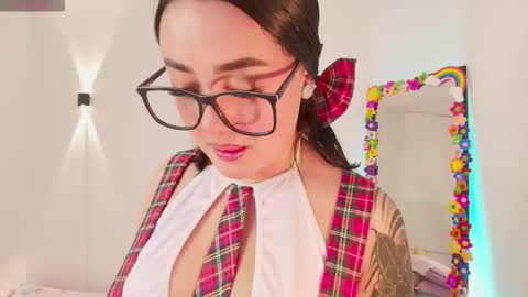 Snapshot of justonecute chatting on 09.30.25 Emy online show from 09.30.25