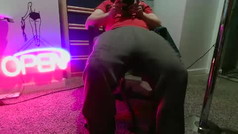 Snapshot of jwowzer69 chatting on 02.01.25 Rock Peaches Last tipper gets surprise online show from 02.01.25