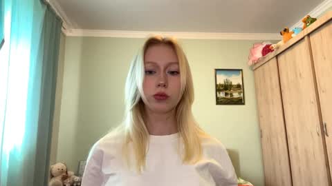 Mia 1st day here online show from 06.08.26