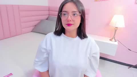 Kyelie online show from 10.15.25