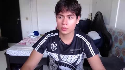 Snapshot of kafer_1022 chatting on 12.18.25 kafer online show from 12.18.25