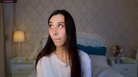 Snapshot of kaiasunshine chatting on 10.12.25 Kaia Monday Thursday FridaySaturdaySunday online show from 10.12.25