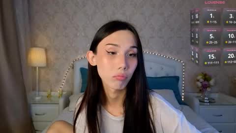 Snapshot of kaiasunshine chatting on 10.19.25 Kaia Monday Thursday FridaySaturdaySunday online show from 10.19.25