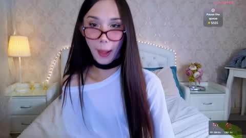 Snapshot of kaiasunshine chatting on 10.31.25 Kaia Monday Thursday FridaySaturdaySunday online show from 10.31.25