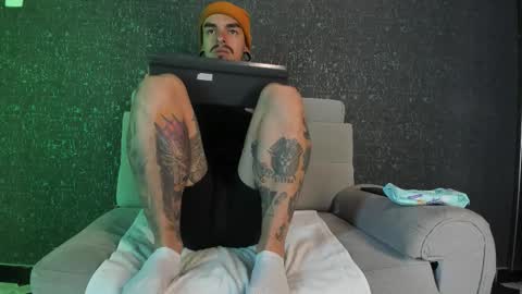 Snapshot of kaletattoos chatting on 09.09.25 Kale online show from 09.09.25