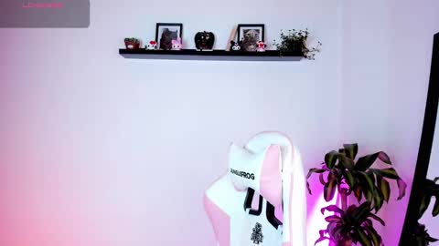 Kali Ka Please help me with your thumbs up its important   dont forget my birthday on October 26 online show from 09.27.25