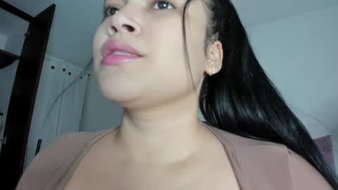 Snapshot of kali_sweet chatting on 09.17.25 AndreaLactating online show from 09.17.25