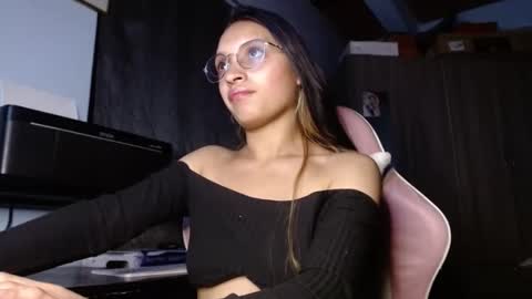 Snapshot of kalia_09 chatting on 10.03.25 kalia online show from 10.03.25
