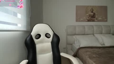 Snapshot of kaliffa_zoe chatting on 09.23.25 Zoe online show from 09.23.25