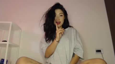 Snapshot of kalindi_ chatting on 01.17.25 ONLY FANS cami0777 FANSLY Camilabcruz777 instagram online show from 01.17.25