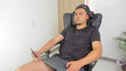 Snapshot of kalivan_voinesscu chatting on 02.10.26 K A L I online show from 02.10.26