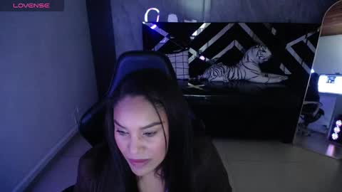 Snapshot of kamala_a chatting on 10.01.25 Kamala. Live 2100 - 600 online show from 10.01.25