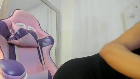 Snapshot of kamila_arias chatting on 12.06.24    online show from 12.06.24