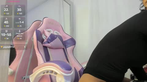 Snapshot of kamila_arias chatting on 12.12.24    online show from 12.12.24