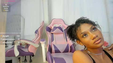 Snapshot of kamila_arias chatting on 12.12.24    online show from 12.12.24