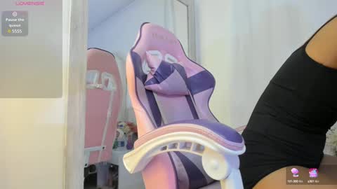 Snapshot of kamila_arias chatting on 12.13.24    online show from 12.13.24