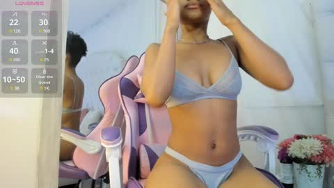 Snapshot of kamila_arias chatting on 12.17.24    online show from 12.17.24