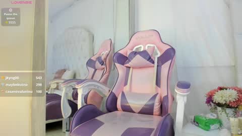 Snapshot of kamila_arias chatting on 12.17.24    online show from 12.17.24