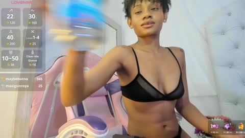 Snapshot of kamila_arias chatting on 12.19.24    online show from 12.19.24