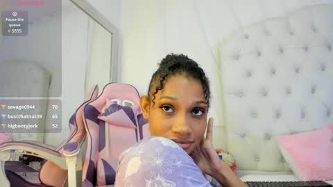 Snapshot of kamila_arias chatting on 01.06.25    online show from 01.06.25