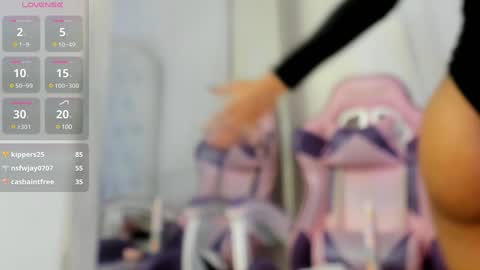 Snapshot of kamila_arias chatting on 01.27.25    online show from 01.27.25