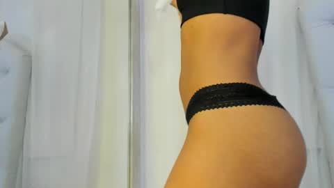 Snapshot of kamila_arias chatting on 02.24.25    online show from 02.24.25