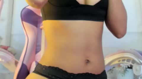 Snapshot of kamila_arias chatting on 03.11.25    online show from 03.11.25