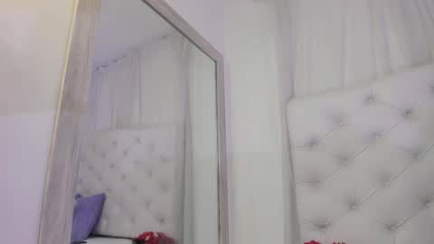 Snapshot of kamila_arias chatting on 09.24.25    online show from 09.24.25