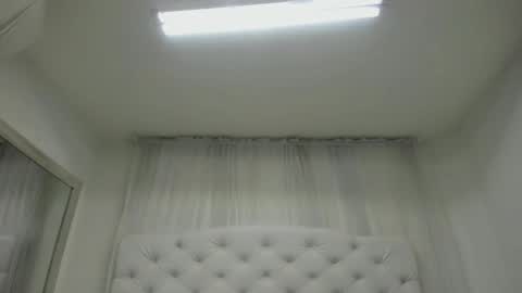 Snapshot of kamila_arias chatting on 09.29.25    online show from 09.29.25