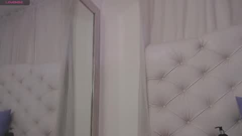 Snapshot of kamila_arias chatting on 10.17.25    online show from 10.17.25