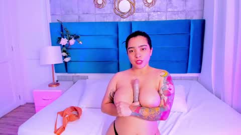 Snapshot of kamilabetancourt chatting on 03.11.25 Kamila Betancourt online show from 03.11.25