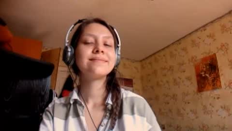 Mari  Simmons online show from 09.18.25