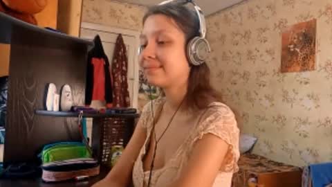 Mari  Simmons online show from 09.22.25