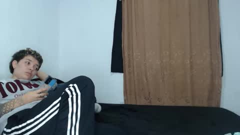 Snapshot of kammy_cami chatting on 04.27.26 kammy y camila online show from 04.27.26