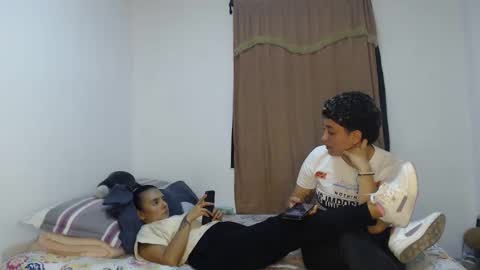 Snapshot of kammy_cami chatting on 05.19.26 kammy y camila online show from 05.19.26