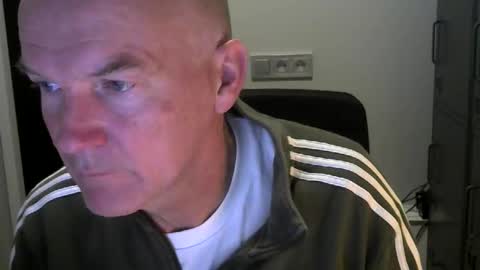 Robbie online show from 10.19.25