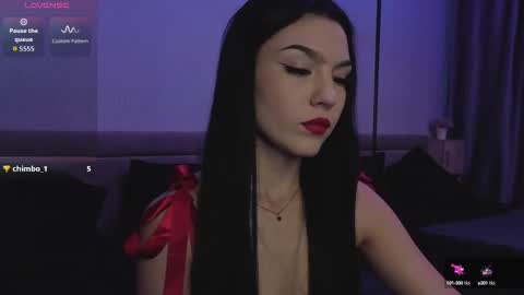 Snapshot of kara_life chatting on 10.10.25 kara_life online show from 10.10.25