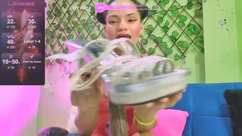 Karen  online show from 10.04.25