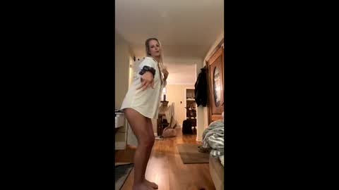 karencougar69 online show from 04.19.26