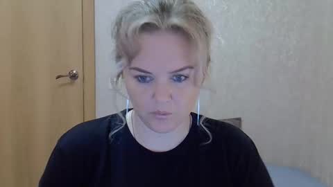 Snapshot of karennelsonx chatting on 09.18.25 karennelsonx online show from 09.18.25