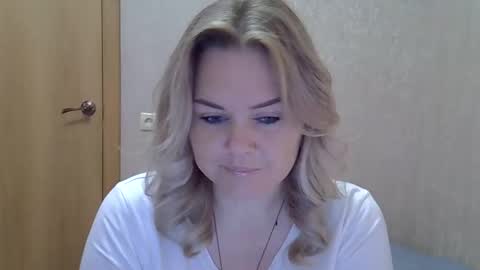 Snapshot of karennelsonx chatting on 09.19.25 karennelsonx online show from 09.19.25