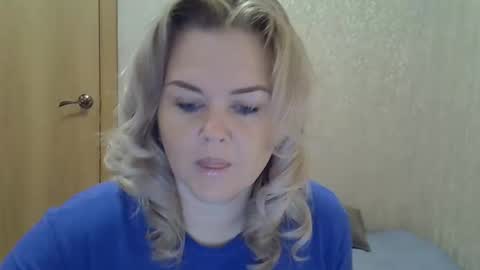 Snapshot of karennelsonx chatting on 09.28.25 karennelsonx online show from 09.28.25