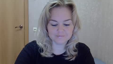 Snapshot of karennelsonx chatting on 09.30.25 karennelsonx online show from 09.30.25