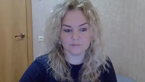 Snapshot of karennelsonx chatting on 10.04.25 karennelsonx online show from 10.04.25