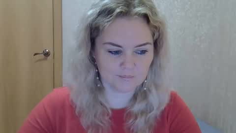 Snapshot of karennelsonx chatting on 10.05.25 karennelsonx online show from 10.05.25