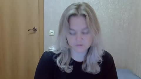 Snapshot of karennelsonx chatting on 10.08.25 karennelsonx online show from 10.08.25